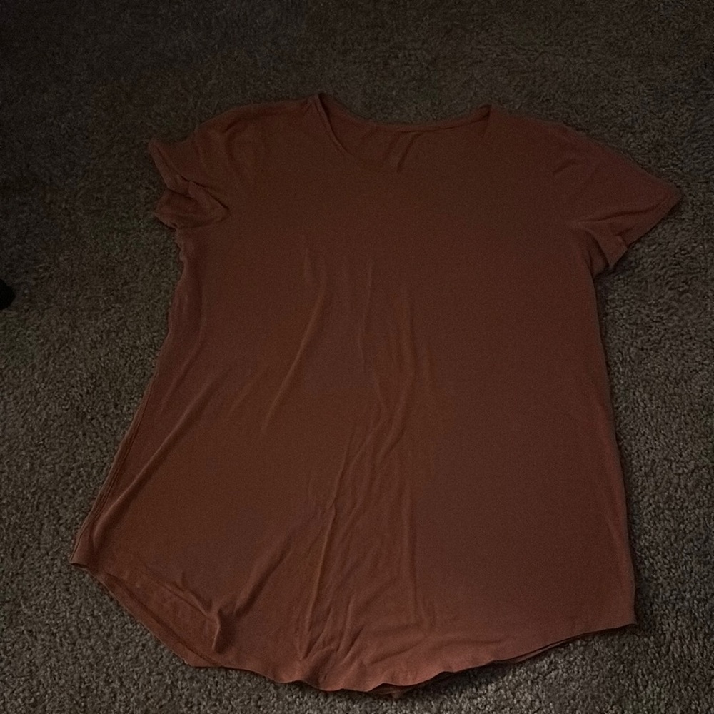 Lululemon tshirt
